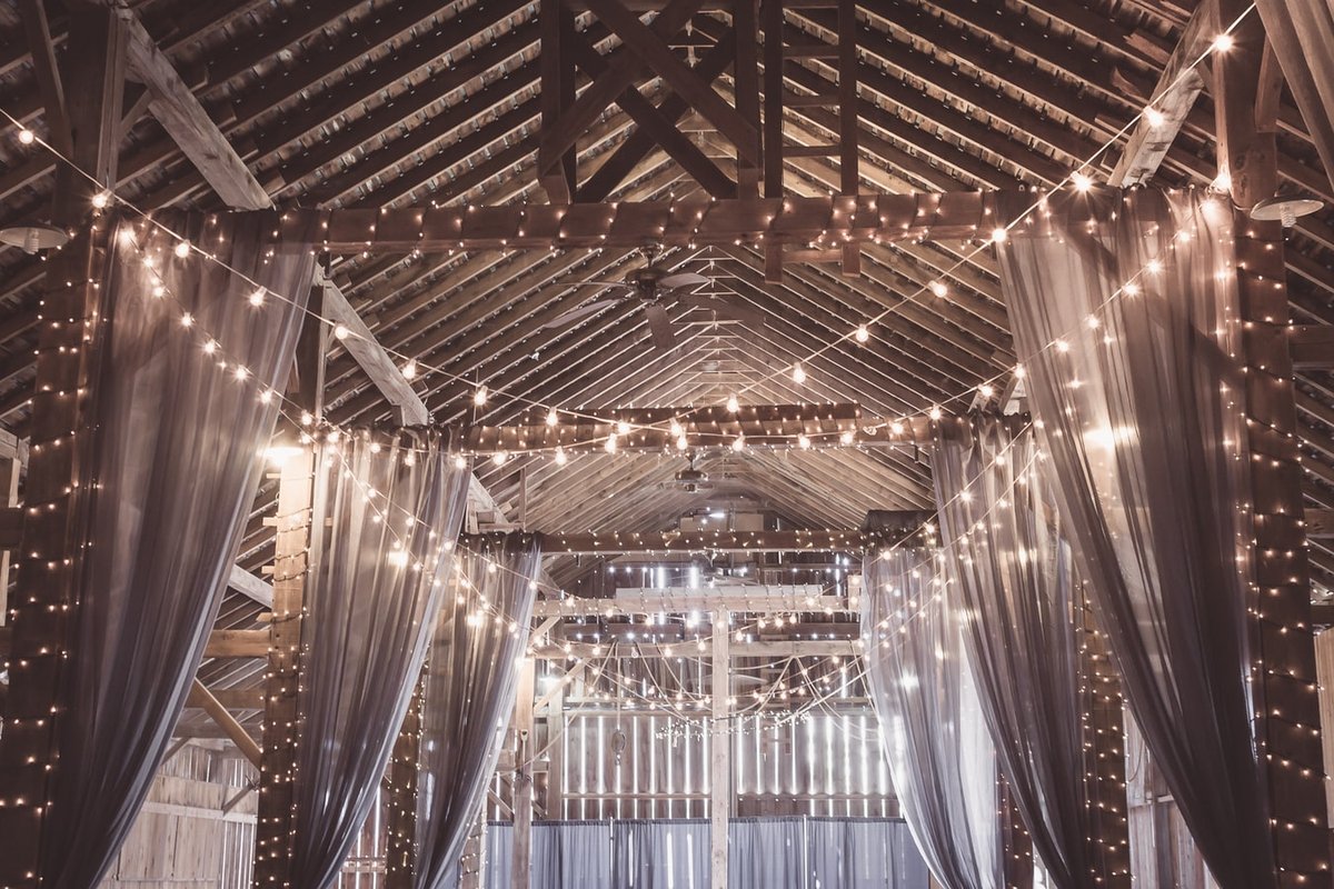 TheRentedEvent's tweet photo. Barn wedding. #hellosummer

#barnwedding #summertime #barnweddingvenue #vintagewedding #farmwedding #countrywedding #summer #outdoorwedding #weddingideas #bridetobe #theknot #gettingmarried #weddingday #realweddings  #eventspace #weddinglocation #draping https://t.co/oZz1kAx8t9