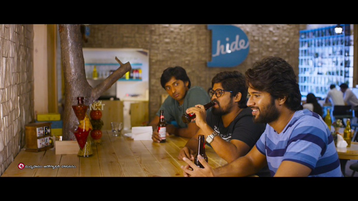 This is a tiny sequence the director sort of proposes the magic element behind their meet. The magic of food, the Fish, and chips. Chitra giving him a thousand-clap reaction. I loved the food in the film, btw. (Foodie confession).