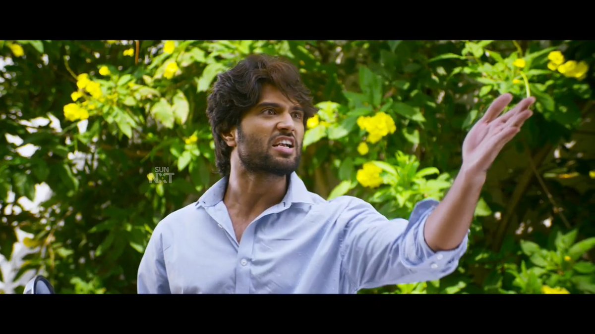 The love story of Prashant is the exact opposite of the earnest romance of Chitra. He does time-pass with a girl-friend for pleasing his friends. And, the hilarious cheating-cum-breakup scene followed by the Prashant breaking out and having his favorite street food. Class.