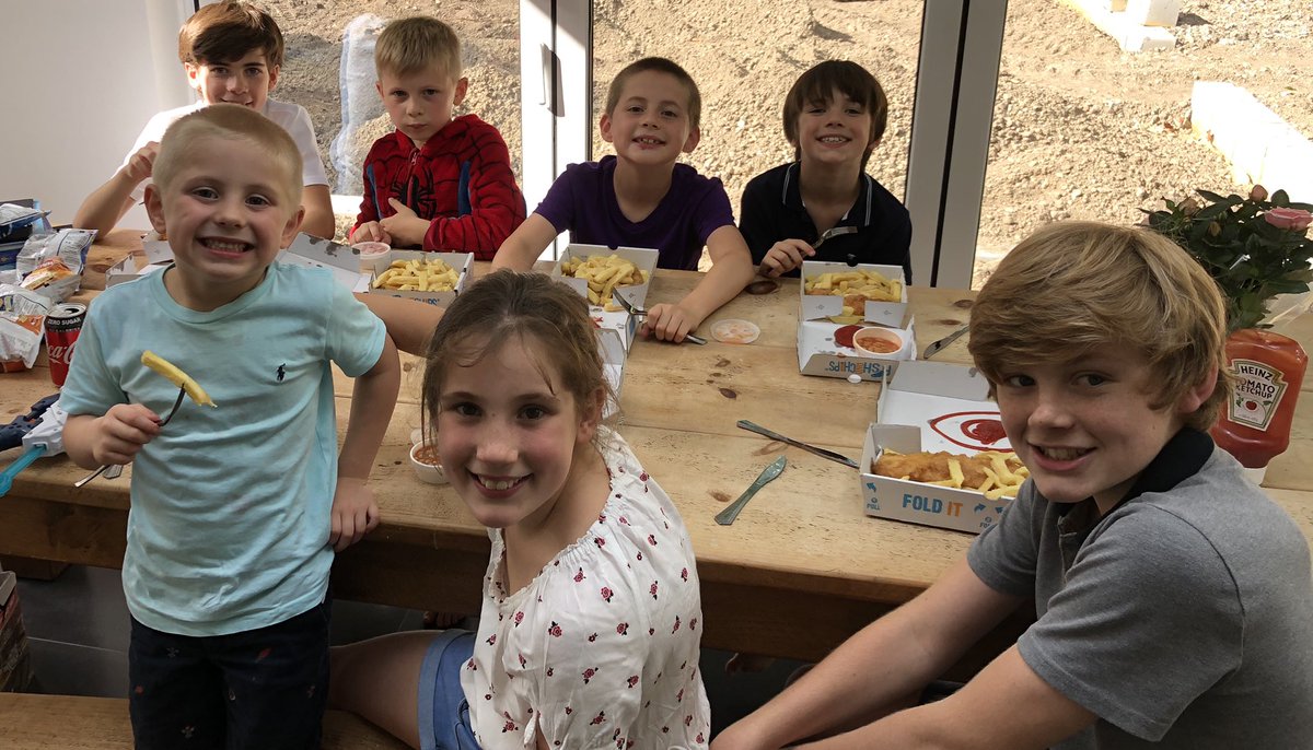 DavidBurton1971's tweet photo. Day 89 in the #bigbrother House
Well, as #FishyFriday went down so well we convinced some friends to have a social distancing #FishySaturday ๐บ๐ผ๐ป๐ป๐ป๐ป
#StayAlert #Daddydaycare https://t.co/vuKAQWoJNP
