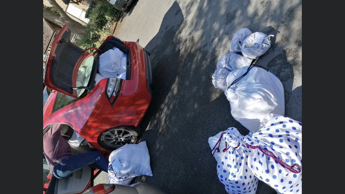 1000 laundry bags
1000 extenders (knit, crochet and fabric)
600 headbands
And 242 scrub hats
have left from #Peterborough and been delivered to #NorthShields thanks to the organisational skills of Volunteer Riders UK!
So proud of all the hard work put in!
Well done!