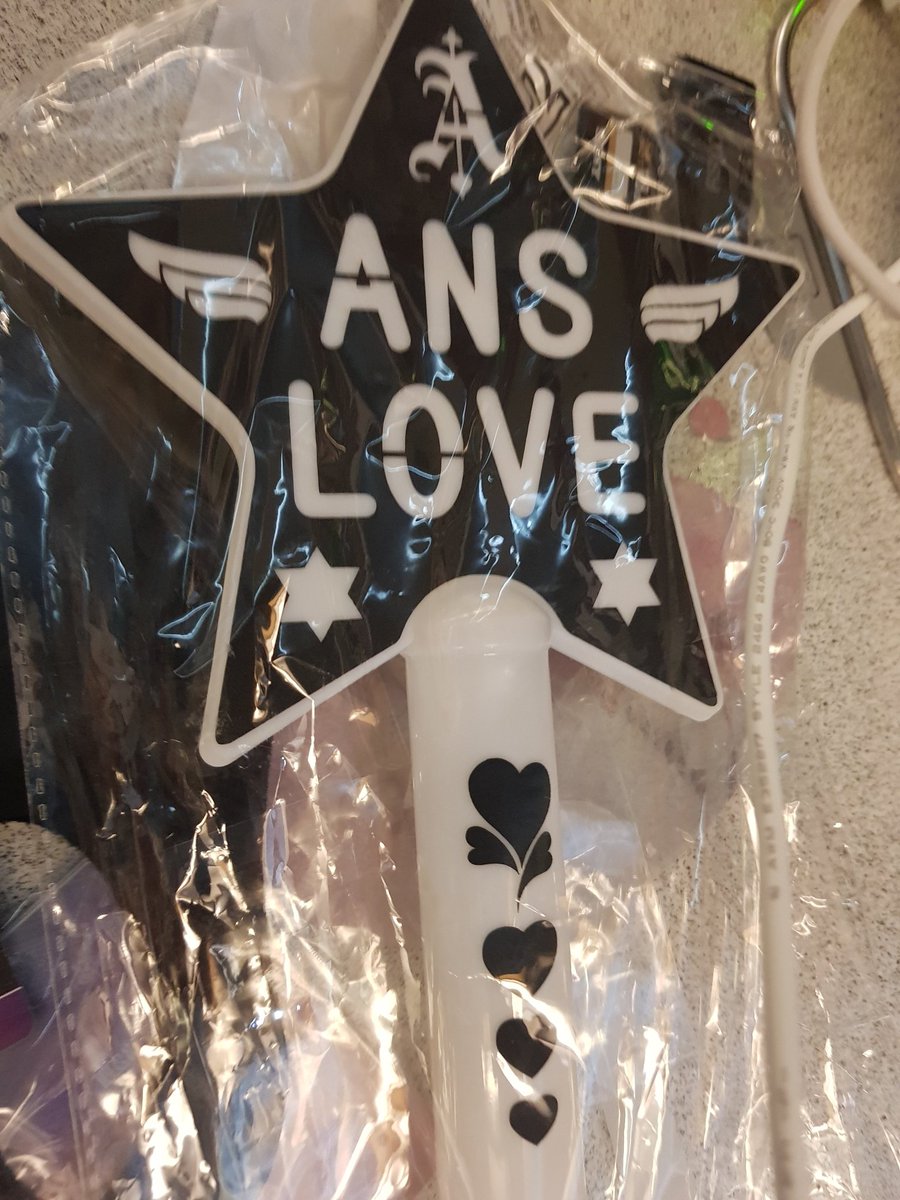 ansteambr's tweet photo. 💖 | FANMETING • 200620 - O lighstick que estava sendo vendido no Fanmeting, estava disponível em 4 cores: Amarelo, Vermelho, Branco e Verde 🥰💫 (+)
©️ waffe__girl kessen13181 • #ANS #AngelNSoul #에이엔에스 #weAre_Angels https://t.co/veQ96ljNfV