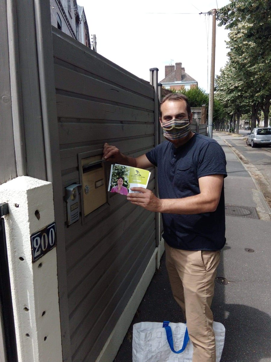 AvecLucePane's tweet photo. L'équipe est mobilisée pour distribuer la lettre aux Sottevillais ! https://t.co/PuZioZ2GgM