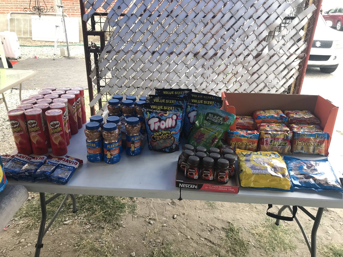 Amigos de Tijuana, tengo un puesto con mi mama que es de comida, me gustaría que lo compartiesen debido a la situación porque es nuestra única fuente de ingresos😢