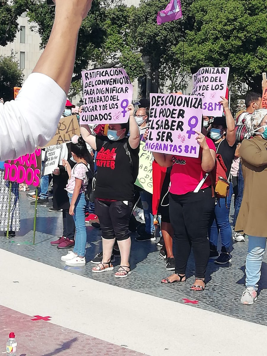 fundacioflama's tweet image. Ara mateix a Pl. Catalunya (Barcelona) som moltes i molts reclamant #RegularizacionYa #RegularitzacioXTotes