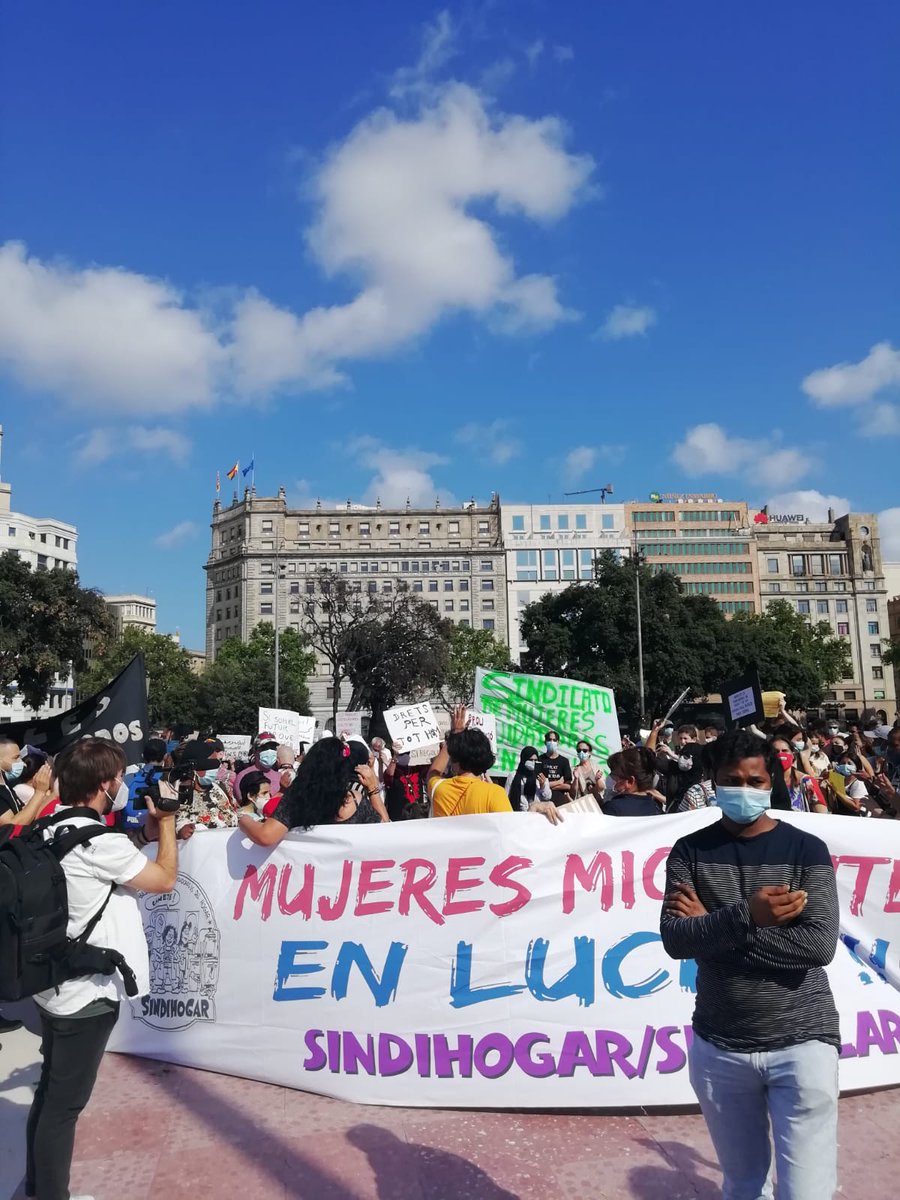 fundacioflama's tweet image. Ara mateix a Pl. Catalunya (Barcelona) som moltes i molts reclamant #RegularizacionYa #RegularitzacioXTotes