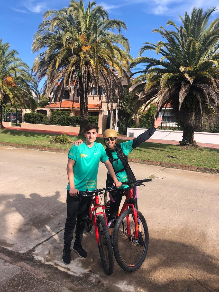 FerGuliak's tweet photo. Lo logramos! 40 km em bici para recaudar fondos @Reaching_U en un dΓa de gloria en Montevideo. Gracias @ninetyone_am por organizarlo! #RunNinetyOne https://t.co/VpfKcBvXCF