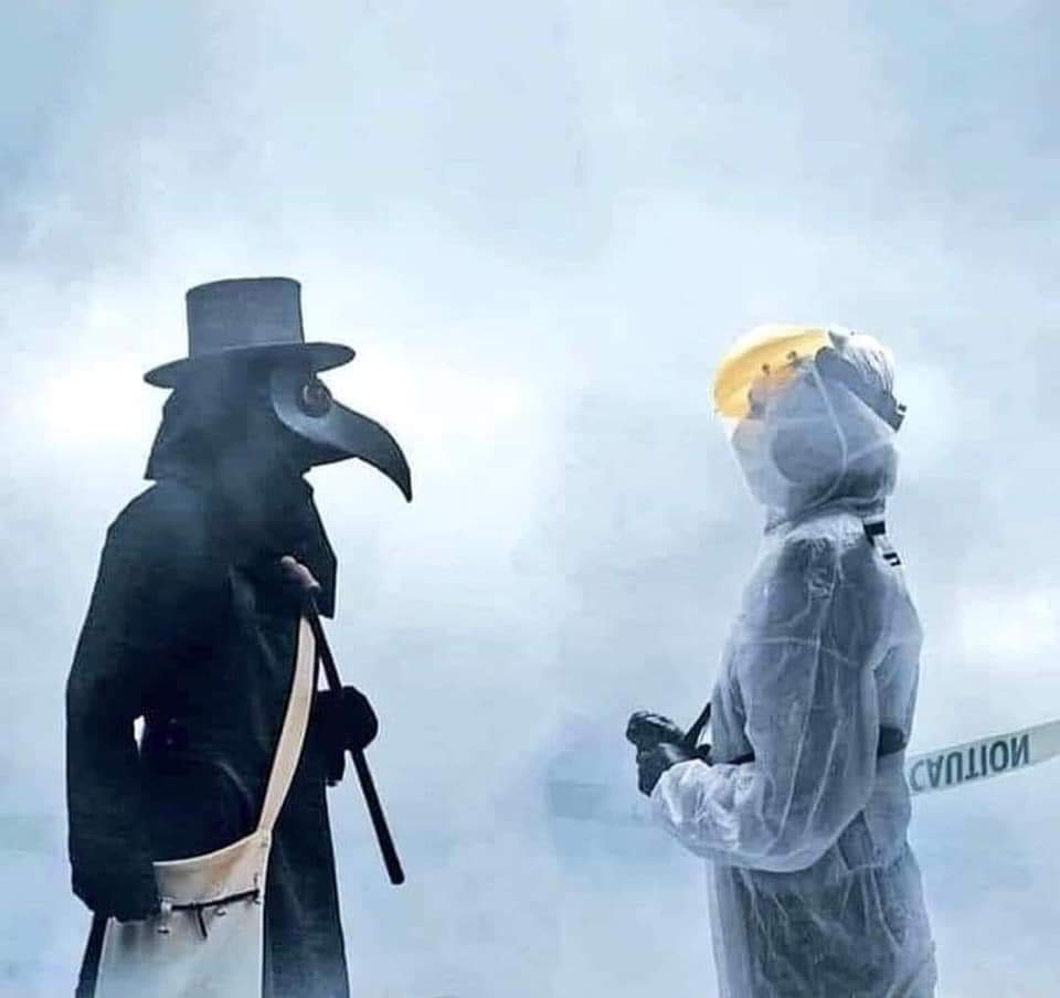 HLVS2310's tweet photo. Médico de 1800's: Hola, ¿Cómo  vas?
Médico de 2020: Pues con miedo, las cosas son muy confusas y a veces siento que no puedo, tu sabes a lo que me refiero.
1800's: Si, te entiendo pero,  ¿Sabes una cosa?, todo pasa, pasó antes y pasará ahora, se fuerte! https://t.co/i7a0oxXp51