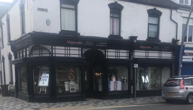 HappyCakies's tweet photo. Finally we are able to offer appointments . The shutters are up, Kelly is in full swing and we have had an amazingly busy day or appointments today and yesterday. So nice to meet with so many couples and start to plan once again with many new orders taken and new couples met. https://t.co/daqlWlUDKd