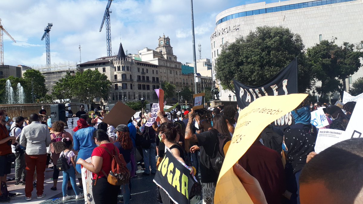 susannasegovia's tweet photo. Cap persona és ilegal. Si no volem deixar ningú enrera, cal un procés de regularització que reconegui drets per tothom. Vies segures i #PapersPerTothom. #DiaMundialPersonesRefugiades https://t.co/2TIWWkVh2A