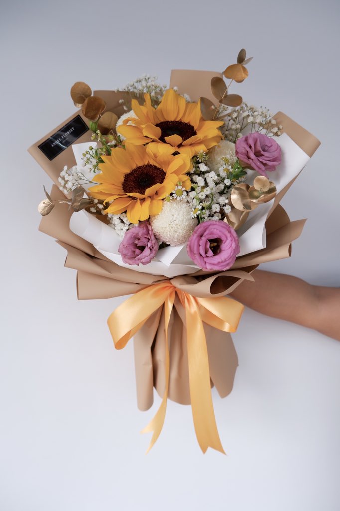 Angel Florist Gift Centre Sunflower Bouquet Rm 105 Sunflower Eucalyptus Eustoma White Pink Babybreath Matricaria Brown Color White Color Cocotina Gift Card Write Message 向日葵花束 韩式花束