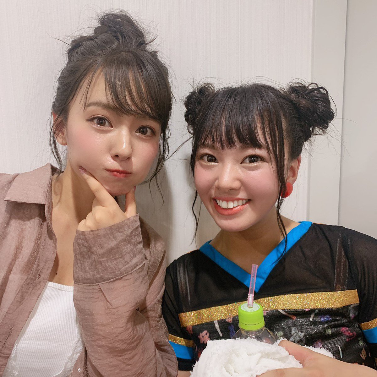 まろまろ 突然だけど山田菜々ちゃんは本名ですよ 左が山田菜々ちゃん 右が妹の山田寿々ちゃん 2人ともとても歌が上手いんです どうか山田姉妹を宜しくお願いします 山田菜々 山田寿々