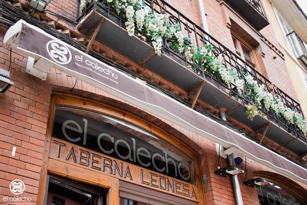 ElCalechoLeon's tweet photo. 💬 [VOLVEMOS] Confirmado.! Nuestro personal de mantenimiento ya se ha puesto manos a la obra para garantizar las máximas medidas de #higiene y #seguridad en nuestra apertura del próximo martes 23 de junio.!
Garantizar la salud y seguridad, es sin duda nuestra mayor preocupación. https://t.co/PaOx3Xbx6K