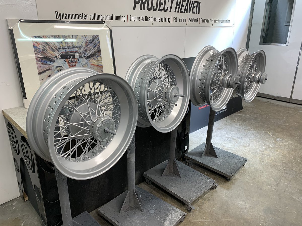 A new set of #Maserati250F #Turrinowheels for Steve Hart Racing in the paintshop which we share with our sister company @PHRestoration
.
turrinowheels.com
.
@mastershistoric @hgpca #historicracingnews #historicmotorracingnews