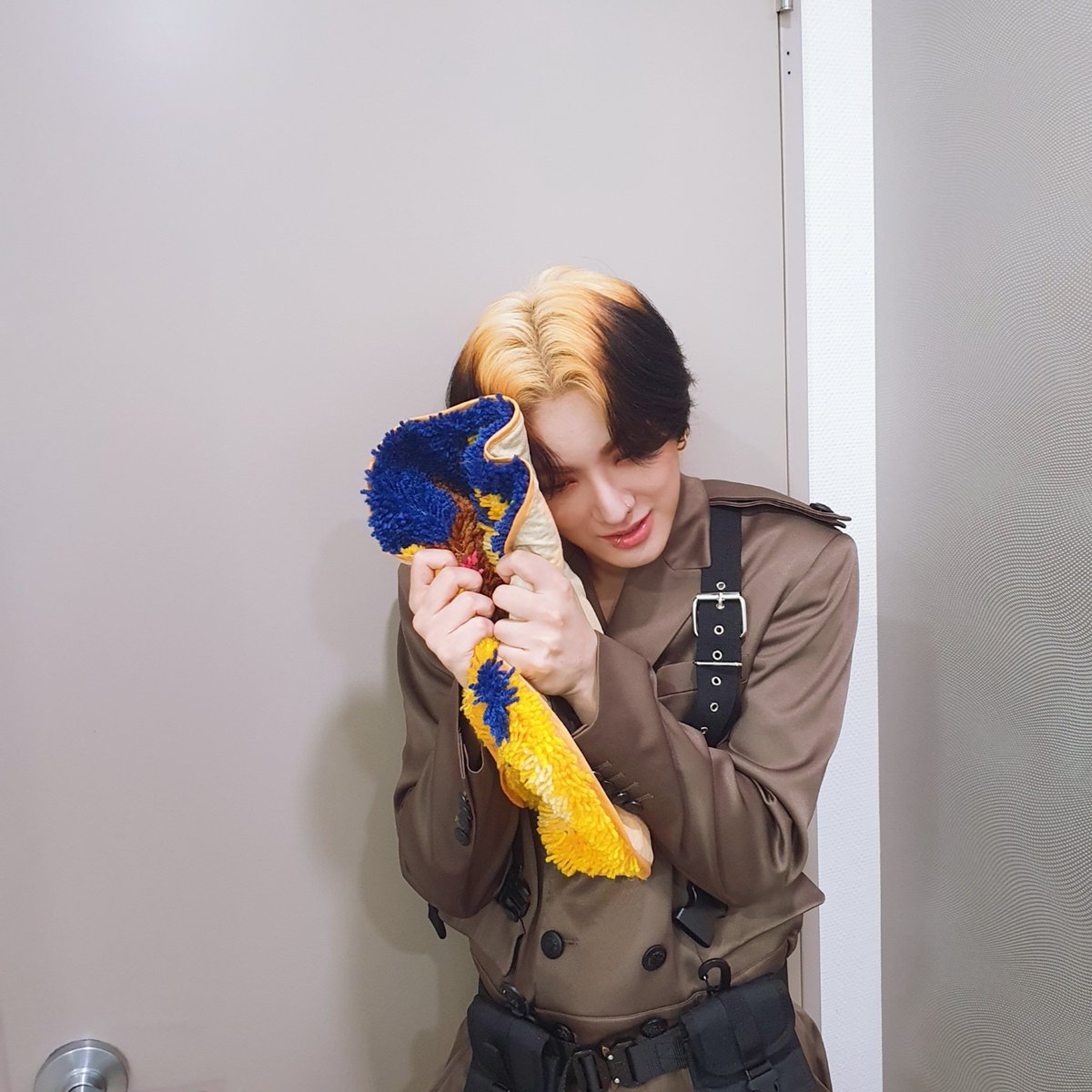 NewWorld_VICTON's tweet photo. (#한세)제 곰탱이 스킬자수 영상 보셨나요? ㅠ 진짜 살면서 직접 손으로 만든 것들 몇 개 안되는데 그중 1등으로 뽑을 만큼 증맬 열씨미 만들었어요 부디 받게 될 앨리스 정말 소중히 제 몫까지 간직해주세요.. 사실 제가 갖고 싶지만 쿨..하게 보내요 ㅠㅠ 으악 내 달곰탱이.. https://t.co/mtjtrElF5U