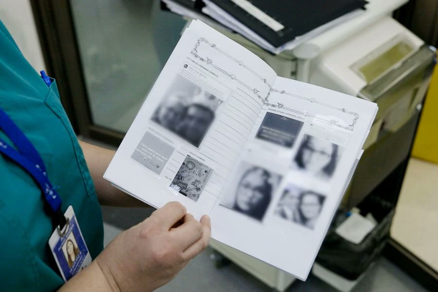 Diarios de UCI: Los esfuerzos por humanizar la atención de pacientes con Covid-19. Los trabajadores de la Fundación Arturo López Pérez dedican parte de su tiempo a escribir mensajes a los pacientes, leer recados de familiares y preparar listas de música bit.ly/2NgVc8G