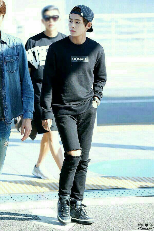 ⊹♡✧ taehyung airport fashion; a thread ✧♡⊹