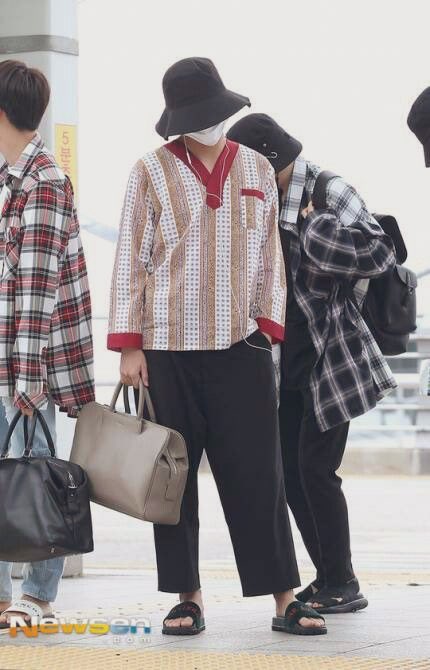 ⊹♡✧ taehyung airport fashion; a thread ✧♡⊹