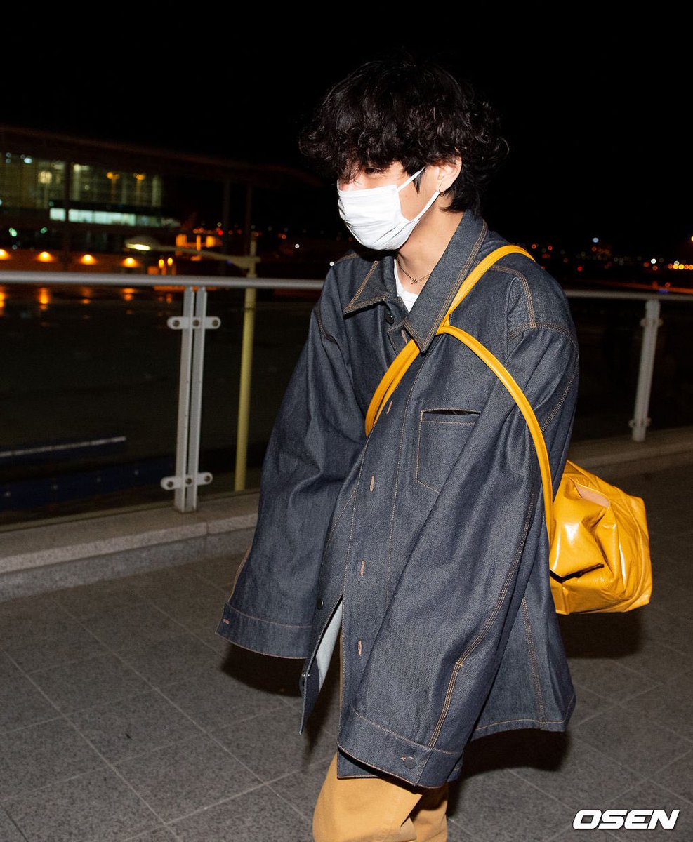 ⊹♡✧ taehyung airport fashion; a thread ✧♡⊹