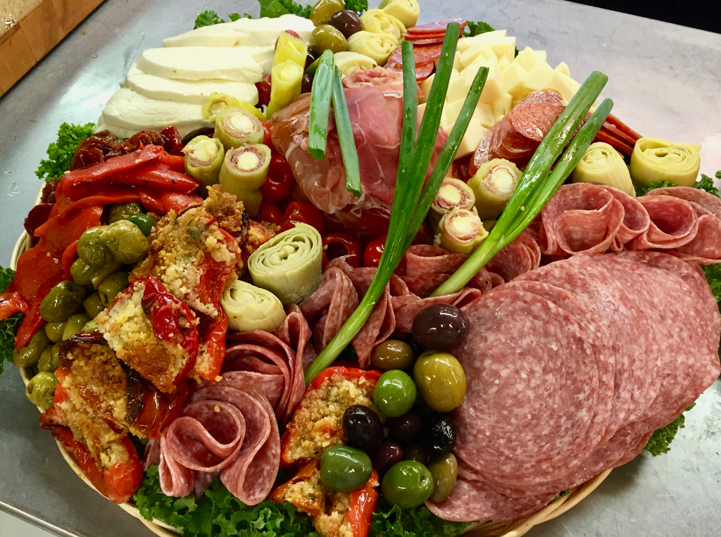 DanielaVmangini's tweet photo. #SmallBusinessSaturday highlight! @nanasdeli in @livingstonnj is known for a lot of things, and great food is one of them. This caterer is fantastic, friendly, and family-owned. Another awesome deli and caterer that knows how to give guests a great experience with great food! https://t.co/xtnHEwy2Ie