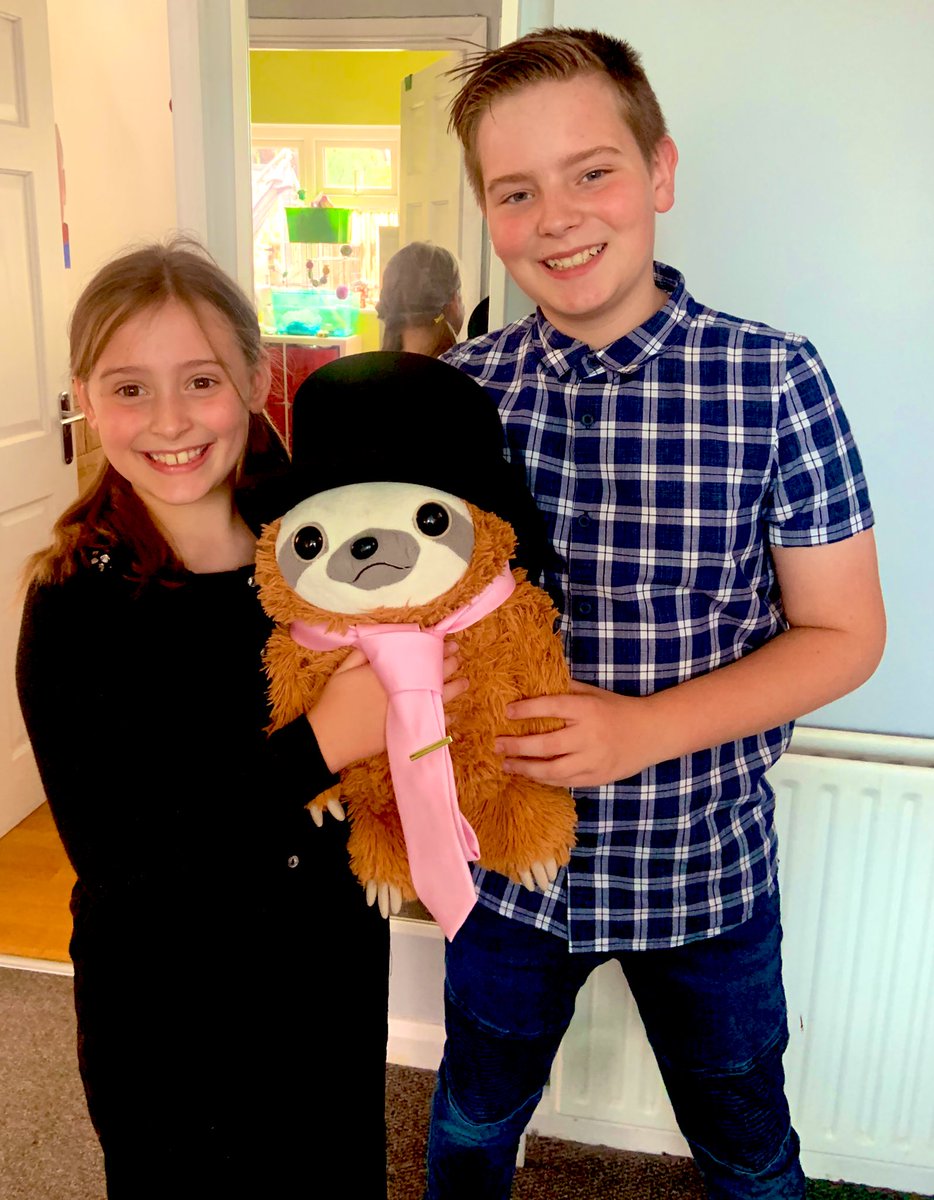 Sykovampyr's tweet photo. @itvracing Kids are loving the racing! Miss being at Ascot, but at least the sloth dressed up!#ITVRacing #RoyalAscot https://t.co/ce1PUdh6Pl