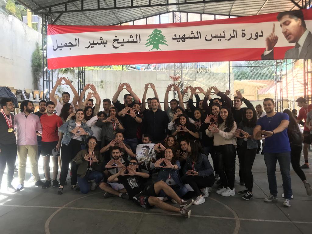 FadyFl's tweet photo. هيدي الجامعة اللبنانية-كرم الزيتون جامعة الشيخ بشير الجميل و رح تضل غصب عن يلي بيرضى و يلي ما بيرضى...
نحنا شايفينكن هلقد 👌🏻 🍊 @jnjeim81 
#الكذاب_القوي https://t.co/8zQPOiTSsU