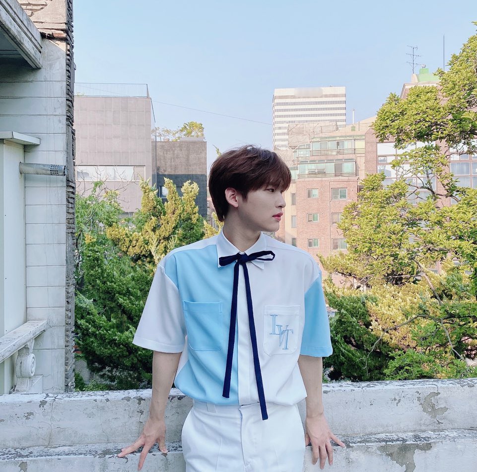 오늘의 푸른 갬성 ☁️

#온도차 #리본 #자연광 #인생샷프로젝트 #우빈