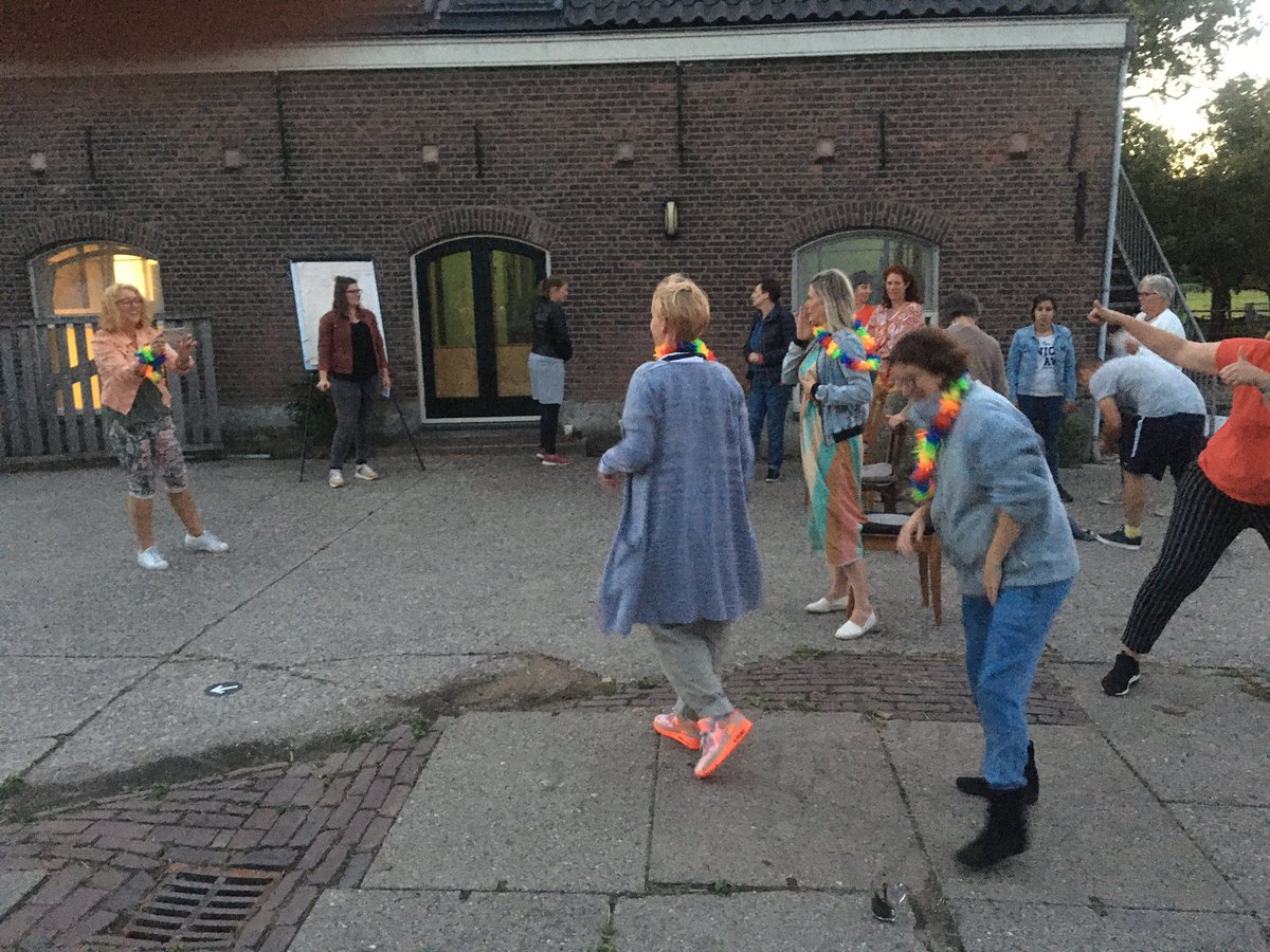 Mooie 1e werkoverleg in Corona tijd gehad met medewerksters <a href="/KDV_Ackerdijk/">KDV Ackerdijk</a>. Creatief , BBQ en teamsessie tegelijk. Wat een fijn team met verschillende persoonlijkheden.