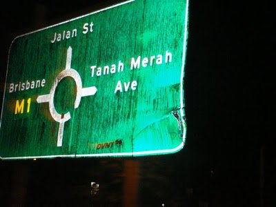 Pada saya, ini sangat comel. Sebab dalam kita menamakan nama bandar kita dalam bahasa Inggeris, orang Australia namakan bandar mereka dalam bahasa Melayu.  #bahasajiwabangsa