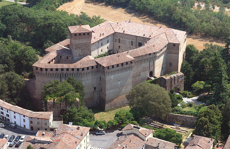 Il Castello di #Montechiarugolo è un piccolo e antico gioiello da visitare: Domenica e festivi dalle 15.00 alle 18.00 #CastellidelDucato