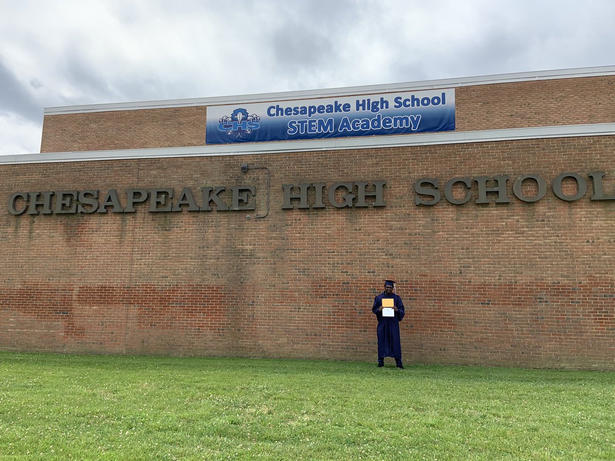 WrightsonCHS's tweet photo. This SY has been one for the books! I am so proud of these seniors. Overcoming many obstacles and still maintaining a positive attitude is something to be admired. I am going to miss you all, good luck next year! #FALSFun #PeakeProud #TeacherLife #CCBCHereWeCome https://t.co/HSf2OZ5sGm