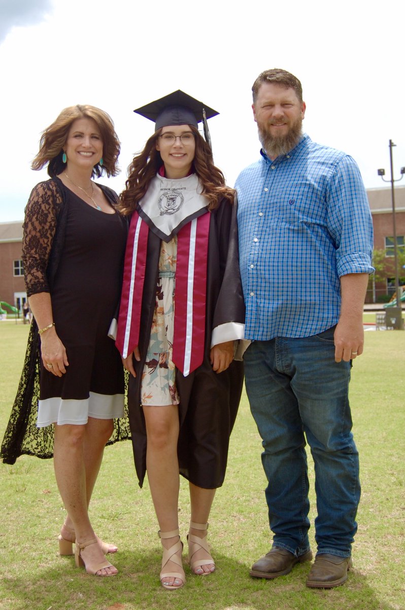 TiffanyFrach's tweet photo. Thankful for the @pauldingboe and @pcsdsuptotott for making a way for us to celebrate our Seniors in person! We are so proud of our bright & beautiful daughter! #EPHS2020 #Seniors2020 #GraduationDay #HonorGrad #UGA2024 #LatvianAmerican https://t.co/PkWydmeyvi