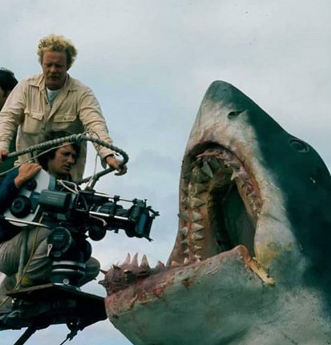 oxley264's tweet photo. JAWS 1975
45 years ago on the 20th June saw the cinema release of Jaws in the USA.
Behind the scenes with director Steven Spielberg star Robert Shaw and the crew. https://t.co/9lGS1shi9a