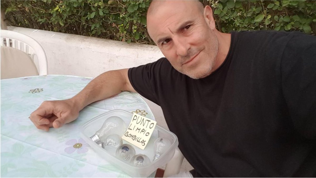 Cesar (Entrenador TD1) de Surfing nos envía su gesto para proteger el mar.
Los monitores y monitoras de surf se mojan. #defensadelmar #monitoresdesurf #monitorasdesurf #defendingtheoceans #surfingcoaches #culturasurf #valoresdelsurf #surfingculture