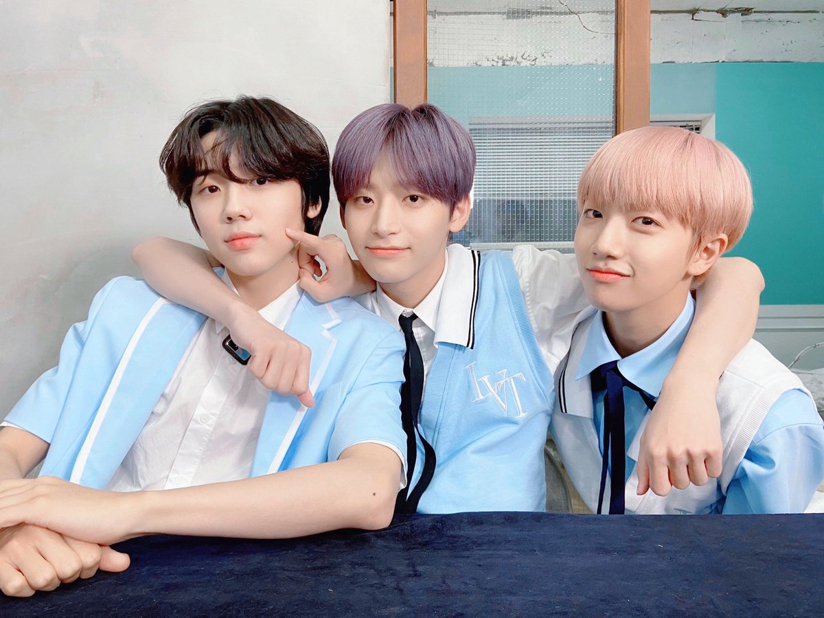 [📸사진] 200620
영상통화 EVENT☁

무더위도 날려버린💨
크래비티와 함께한 여름 날🌞🌴

#CRAVITY #크래비티
#HIDEOUT
#REMEMBER_WHO_WE_ARE
#Cloud9