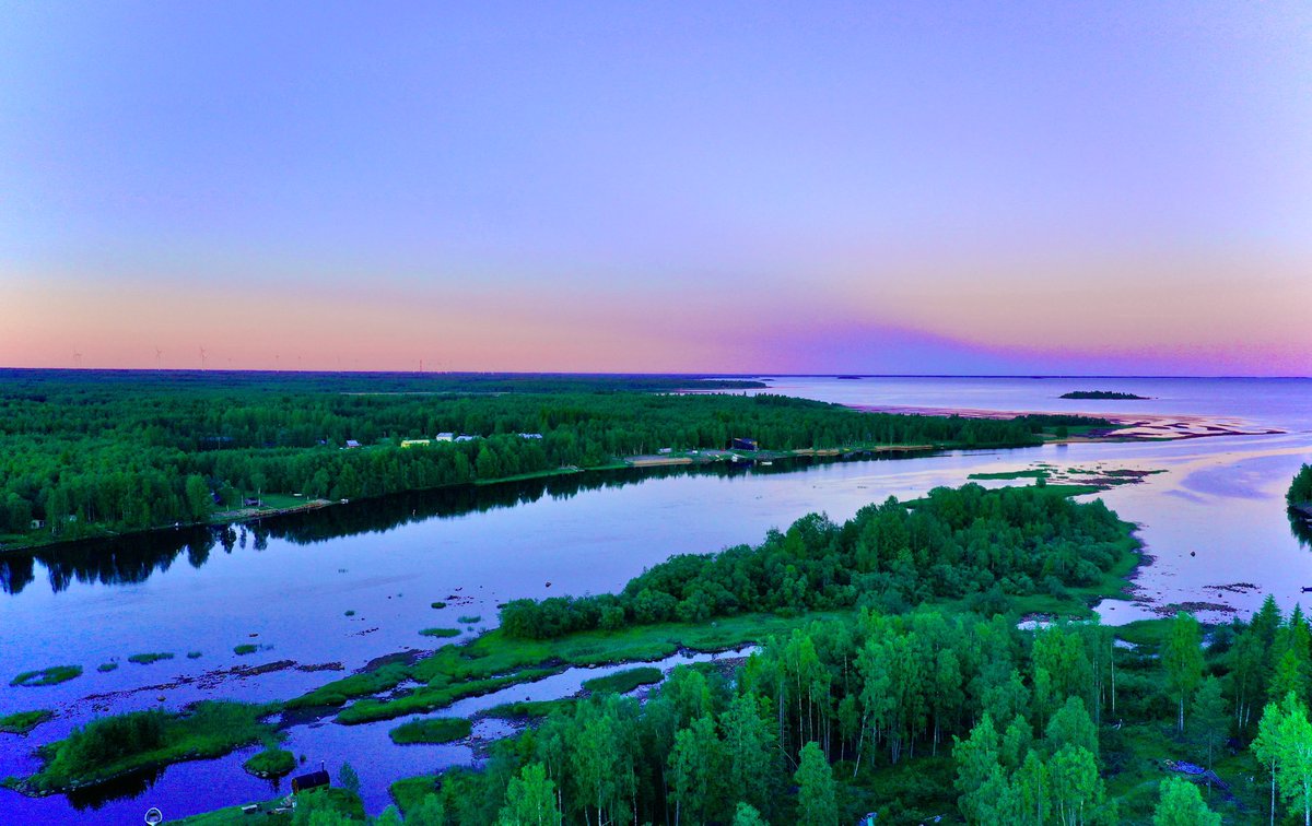 seppomiettunen's tweet photo. Taianomainen #juhannusyö #yötönyö #perämeri #kuivajoki #kopteri https://t.co/KNTUEggzZg