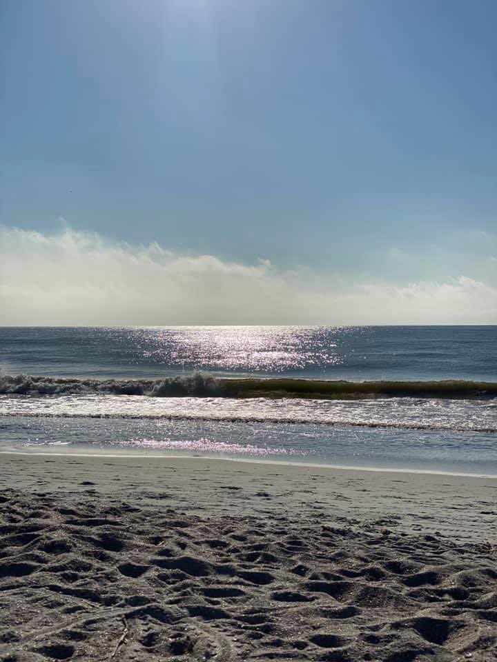 Our happy place. Toes in the sand. https://t.co/5KuFb8Ick9