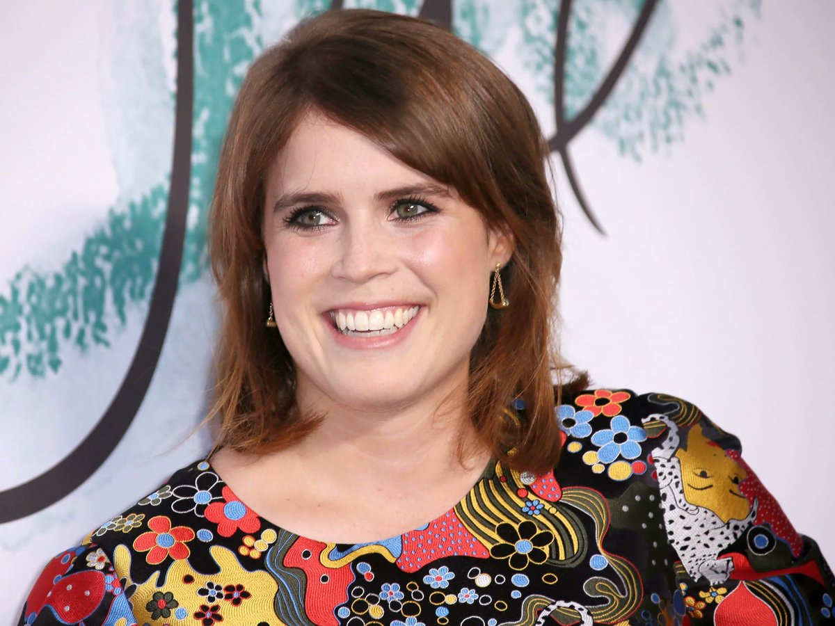 Thread - Princess Eugenie and scoliosisAt the age of 12, Princess Eugenie was diagnosed with scoliosis. This is a sideways curve of the spine - usually a S or a C shape - that causes the spine to lead to one side, causing uneven shoulders or hips.