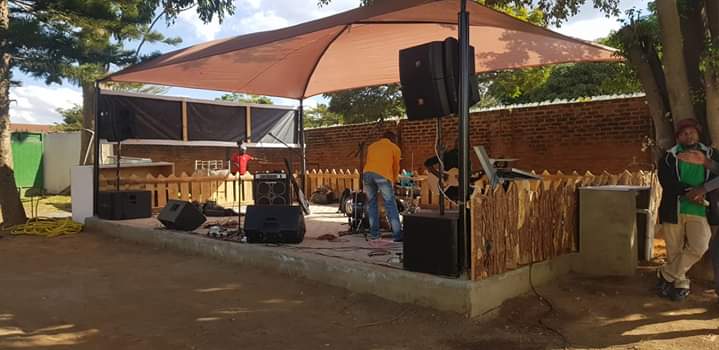 PrimaFarmersMkt's tweet photo. Getting set for the night #Jazz #WinterByTheFire #ErikPaliani #PrimaFarmersMarket 

Area 47/ Sector 2, Lilongwe Street, plot 113

Join us in the celebration.

https://t.co/7oTsY8iE2a https://t.co/VCTTXcaAYh