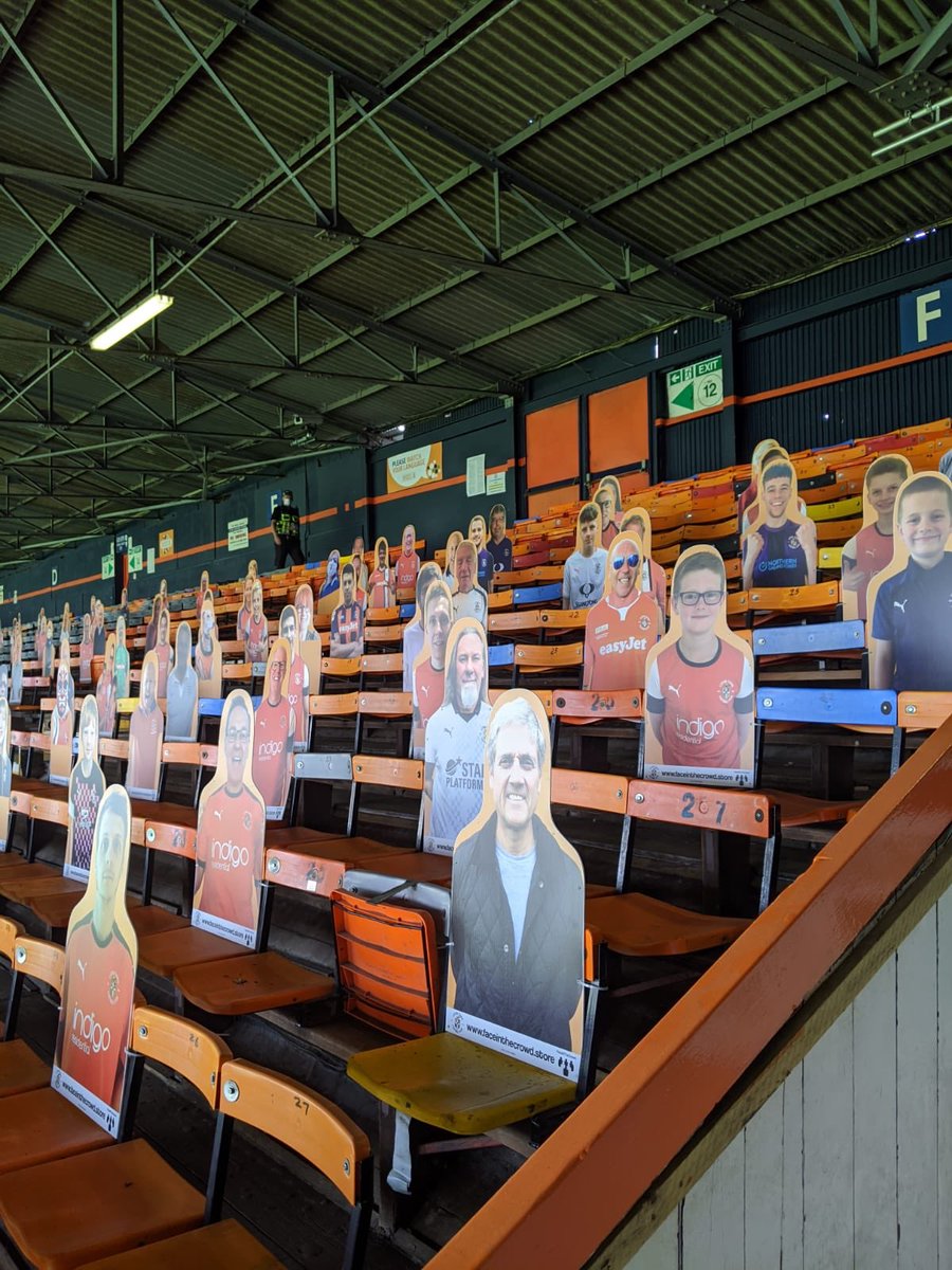 Kenilworth Road all ready and raring to go for the return of the #Championship season today! Thanks to <a href="/LutonFC_Police/">LutonTownFC_Beds_Pol</a> for the pics 📸⚽️
Good luck to everyone <a href="/LutonTown/">Luton Town FC</a> and please stay away from the ground - you can watch the game via the club’s website #LTFC #EFL #PNEFC