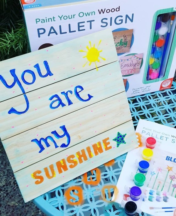 YOU are OUR sunshine on this first day of Summer! 😎

Share your Paint Your Own (PYO) designs with us using #MindWareToys for a chance to be featured on our social channels!

☀️: Paint Your Own Wood Pallet Sign - bit.ly/3elKdaf