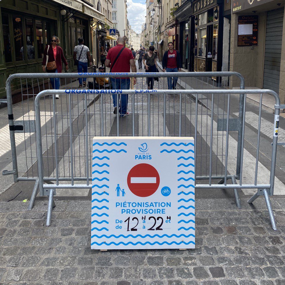 MCLemardeley's tweet photo. Piétonisation provisoire de la rue Mouffetard dans le cadre du soutien aux commerçants 🤝 Elle sera étendue au quartier #Mouffetard et pérennisée si les électeurs nous font confiance le 28 juin. #Hidalgo2020 https://t.co/1OY26JV3DL