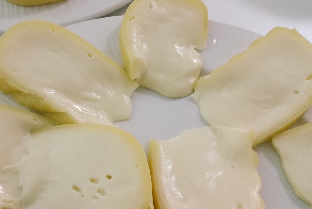 ArzuaUlloaDOP's tweet photo. Arzúa-Ulloa DOP
#Queixo #Queso
Denominación de Orixe Protexida
Denominación de Origen Protegida
#CalidadDiferenciada #Calidade
#Cremoso #Mantecoso #Manteigoso
#Galicia
#QuesoGallego
#QueixoGalego
#QueixoDoPaís con #DOP
#Cheese #GalicianFood
#RealFood
#Cheeselovers https://t.co/PgWobMT8bC