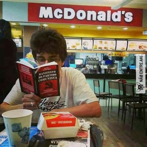 piscaocu10vezes's tweet photo. As pessoas vangloriando o Karl Marx no brasil é mais ou menos assim https://t.co/QpuZ0IcXGN