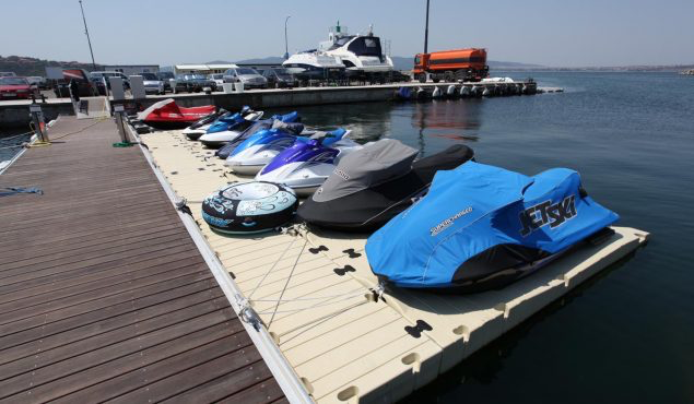 HeathlandGroup's tweet photo. #SunnyDock #Boatlift for #drydocking #boats and #jetskis in a marina. We also supply #pontoon #dockingsystems and #modularpontoons & #pontoonaccesssories for many uses https://t.co/nCikJxFHac https://t.co/CSnbCqzVCF