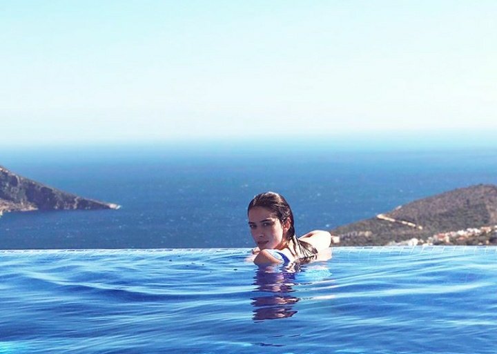 DanyEloise's tweet photo. Eh beh....🍹😎🔥🔥
#tbtsummer
#ÖzSer #SerkanÇayoğlu #ÖzgeGürel https://t.co/aeZFrzqXfP