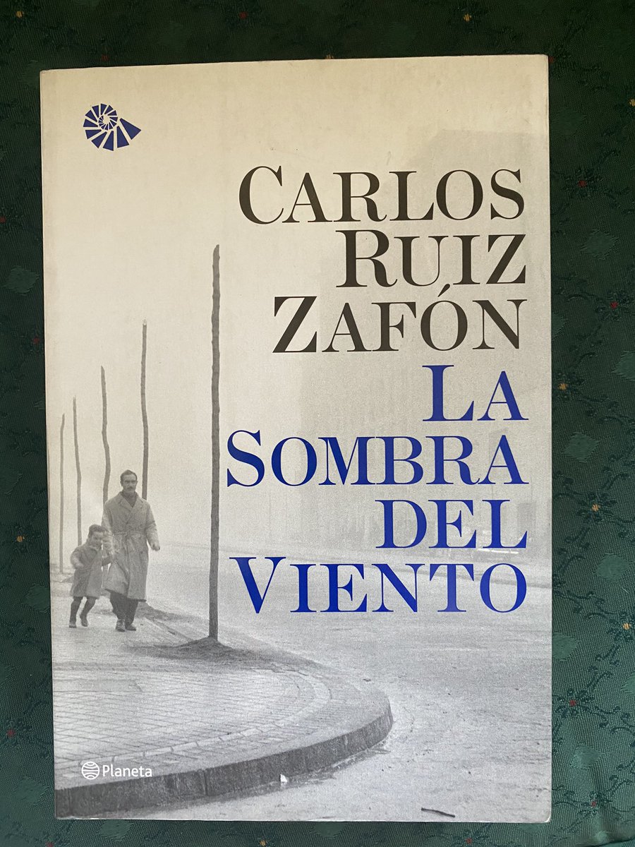 jcdonator's tweet photo. Con la muerte de Carlos Ruiz Zafón, se va un gran escritor Catalán que me deleitó con una lectura maravillosa y la Barcelona de la época. Un amigo catalán con el regalo del libro “La sombra del viento” me recreó en la Barcelona de los inicios del Siglo pasado. https://t.co/Qo4vuuFr9P