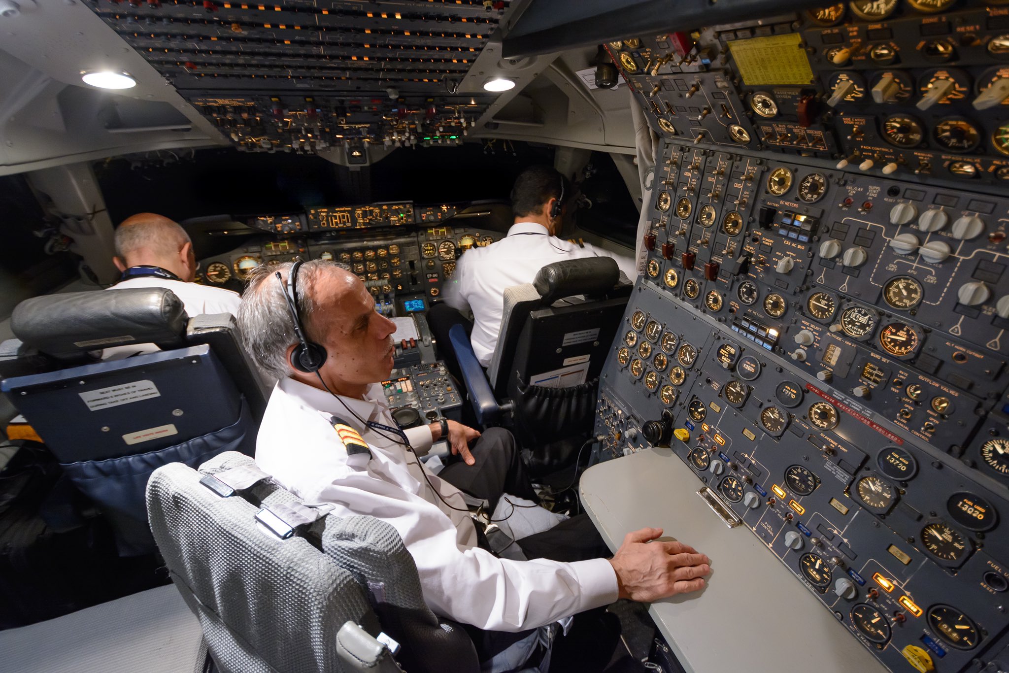 Uzivatel うまやどのおいる Na Twitteru 深夜に飛行するイラン航空747 0のコクピット もう引退して4年になります 航空機関士が乗務する クラシックジャンボらしいカットです ーーー Iran Air Boeing 747 0b Ep Iai In Flight Ir816 Ika Kul T Co Uzivatel うまやどのおいる Na Twitteru 深夜に飛行するイラン航空747 0のコクピット もう引退して4年になります 航空機関士が乗務する クラシックジャンボらしいカットです ーーー Iran Air Boeing 747 0b Ep Iai In Flight Ir816 Ika Kul T Co