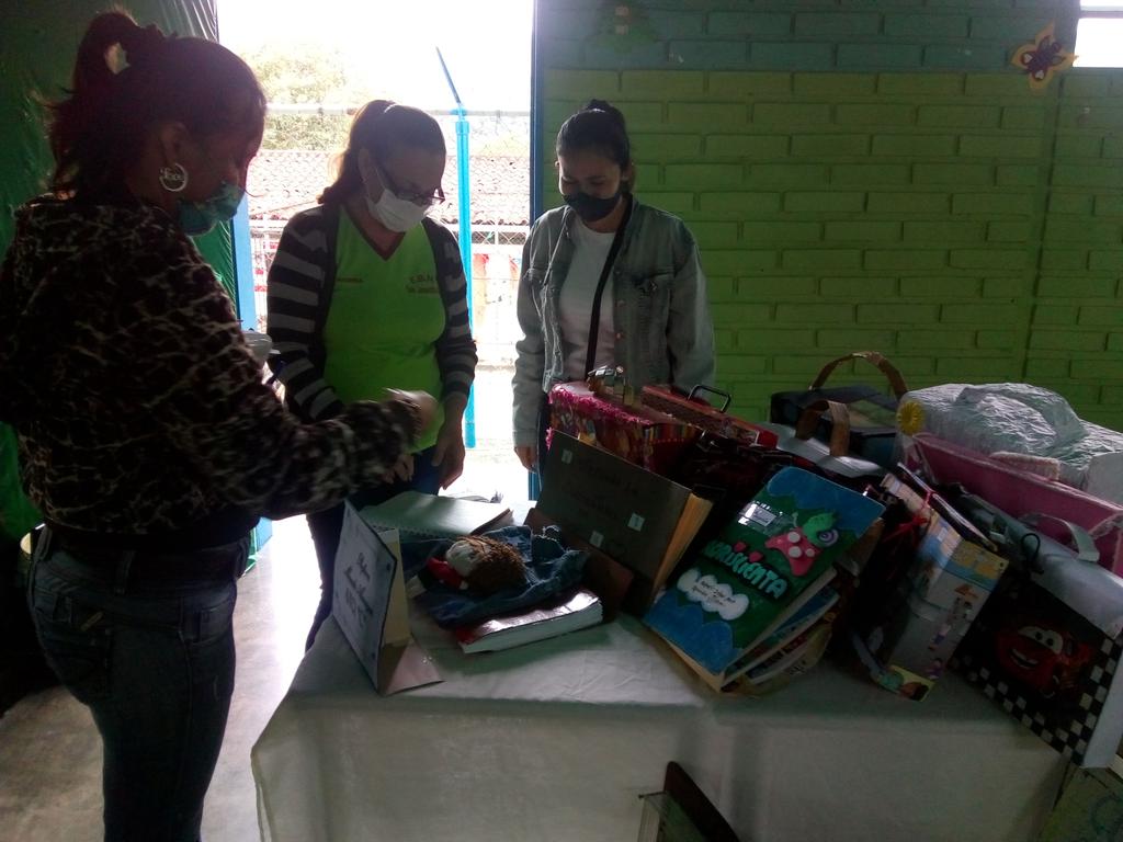 Exposición de portafólios. Felicitaciones a los representantes, estudiantes y docentes por su invaluable trabajo <a href="/charlychaves/">Charly Rojas Chaves</a> @psuvaristobulo <a href="/Crazet2011/">Crazet2011</a> @ZonaEducTachira <a href="/centinvestiga/">municipio torbes CLIFPMV</a>