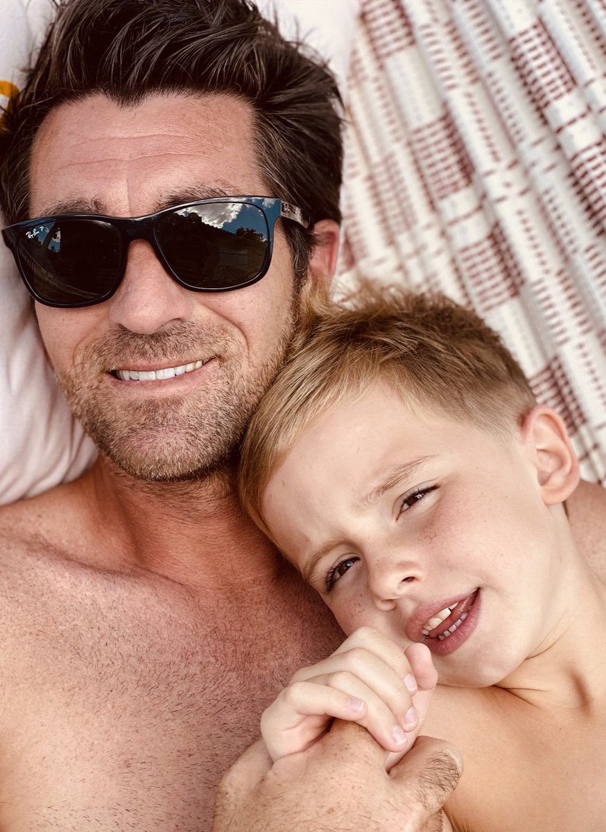 NeilNarbonne's tweet photo. Petit #câlin du moment #perefils #amour #emotion #pasdeprix #soleil #repos #children #enfant #tendresse #fcgb #eden #6ans #serenite #positif #lavieestbelle https://t.co/GWlNv1JFAW
